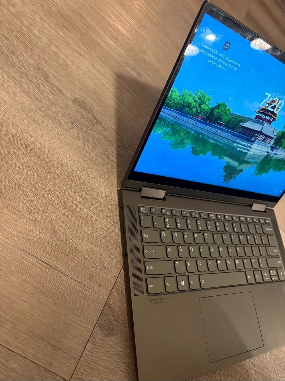 Lenovo yoga Laptop Touchscreen Has fingerprint password access Mild wear